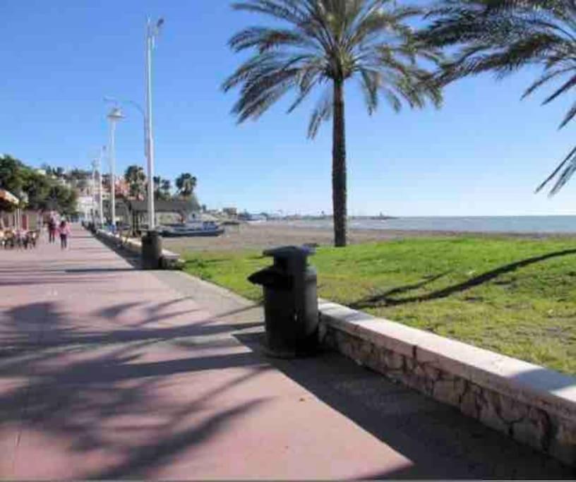 Apartamento En Primera Linea De Playa El Palo Málaga Exterior foto